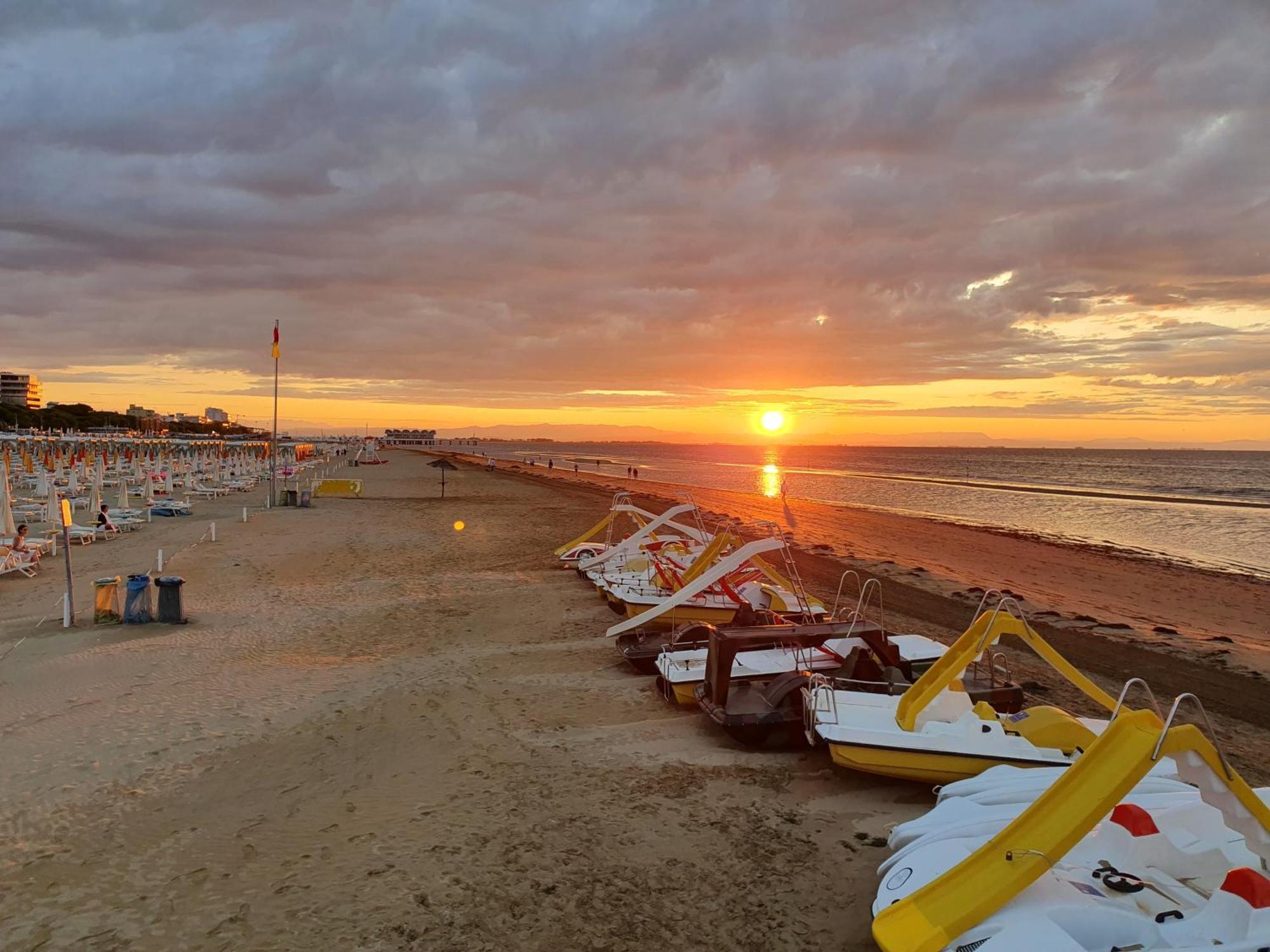 Appart-Hotel Holiday Lignano Sabbiadoro Luaran gambar